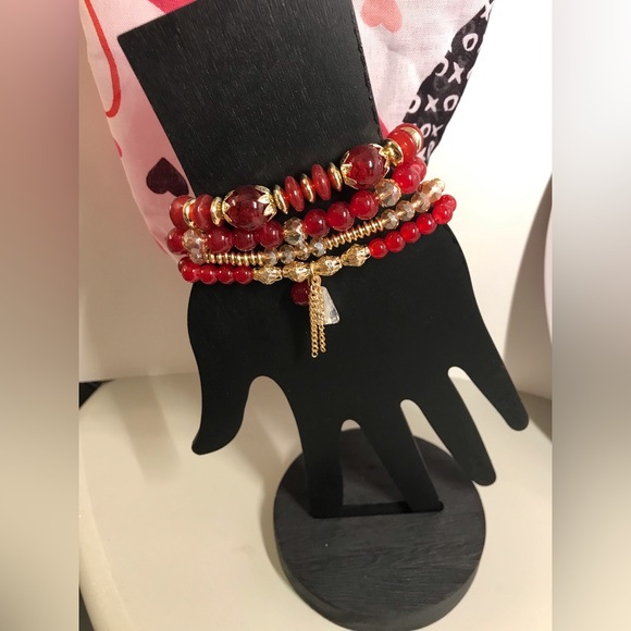❤️ 4 Pcs Red & Gold Beaded Bracelet Set NWT - Picture 1 of 5